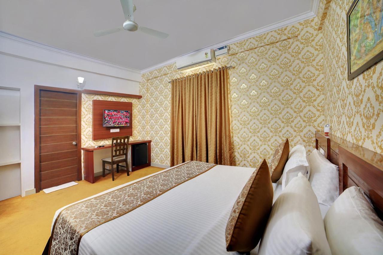 The Liverpool Blue Hotels Bangalore Exterior foto