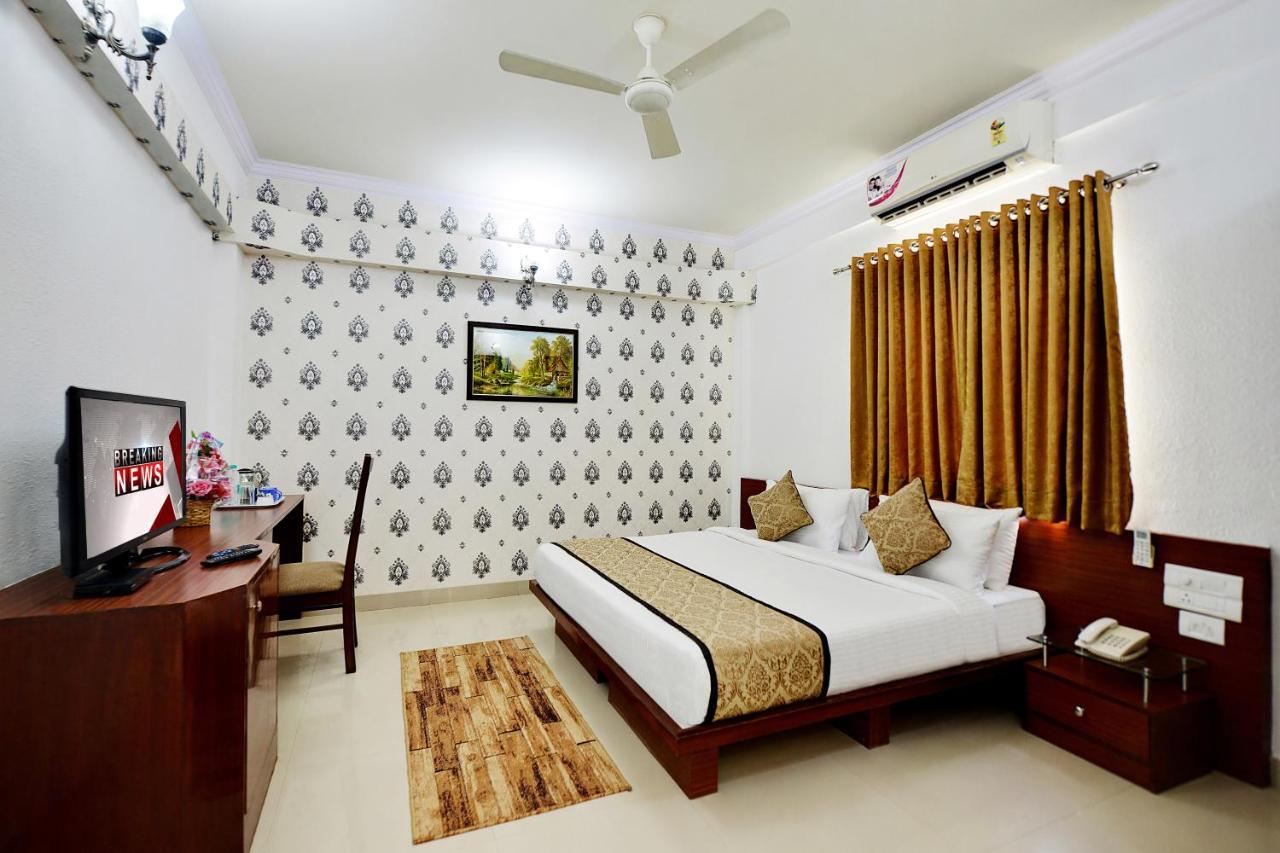 The Liverpool Blue Hotels Bangalore Exterior foto