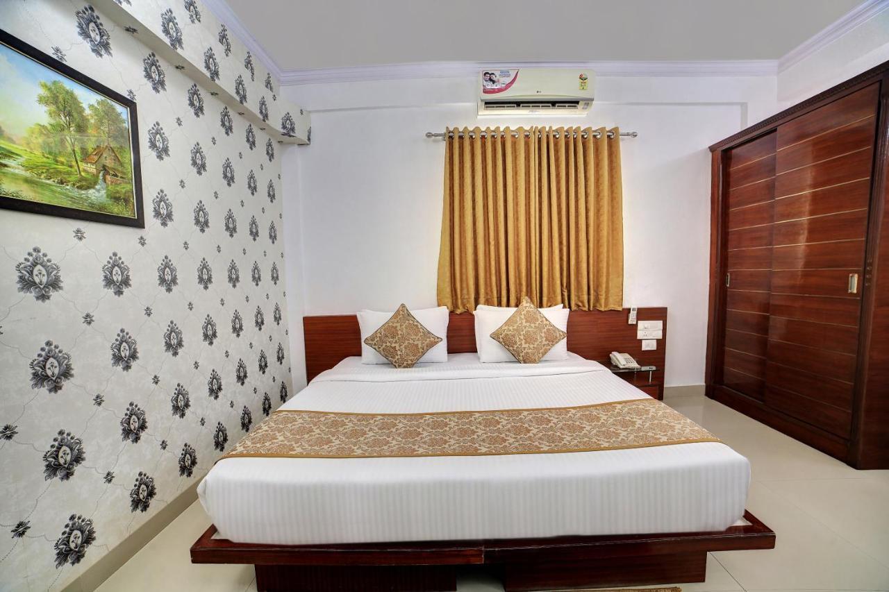 The Liverpool Blue Hotels Bangalore Exterior foto