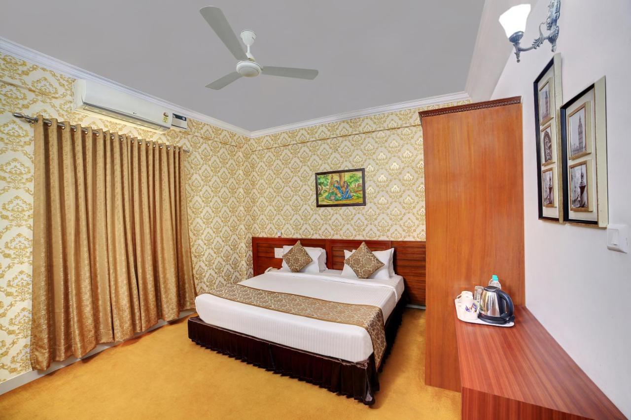 The Liverpool Blue Hotels Bangalore Exterior foto