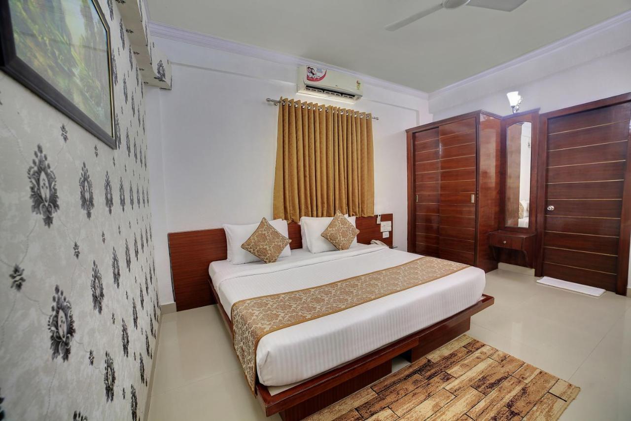 The Liverpool Blue Hotels Bangalore Exterior foto