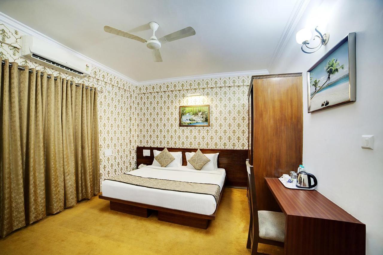 The Liverpool Blue Hotels Bangalore Exterior foto